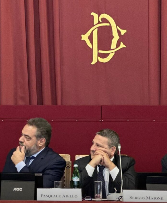 Tra gli interventi, quelli di Sergio Maione, Pasquale Aiello ed Alfonso Pecoraro Scanio hanno suscitato particolare interesse per le loro prospettive innovative.